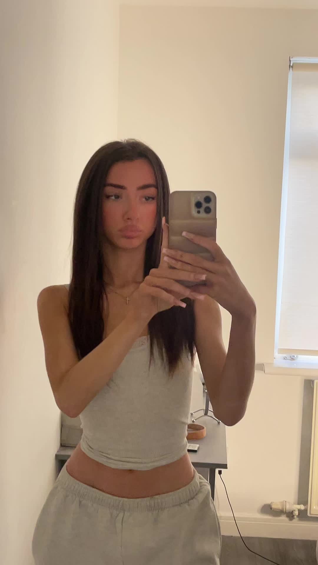 @lllaramurrayy