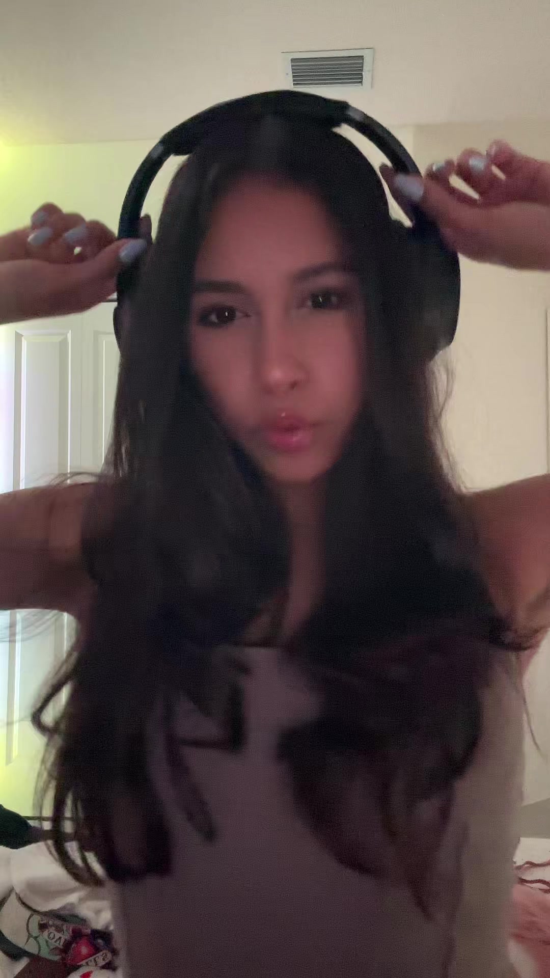 @~