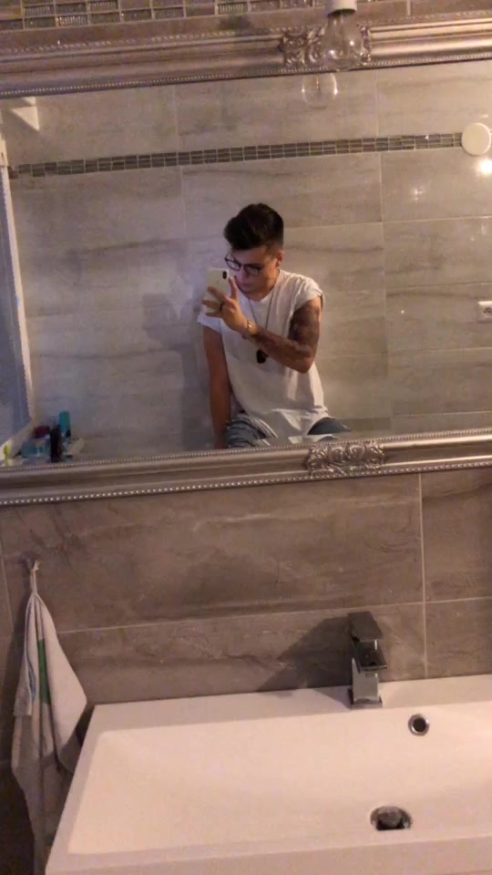 @𝐌