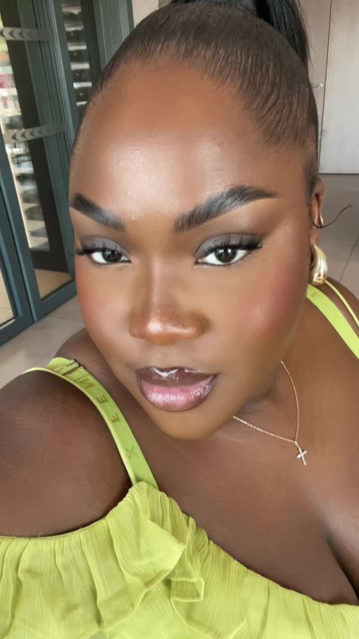 @CURVYCINDY