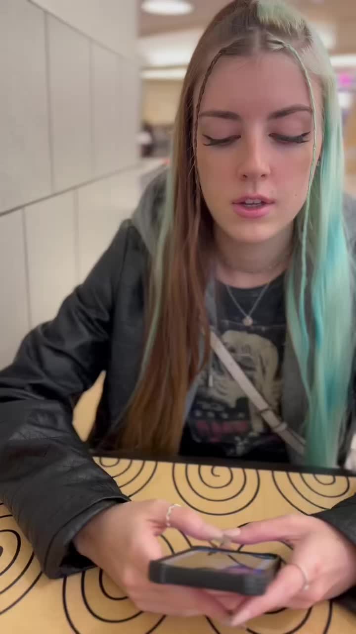 @Redandbecca2