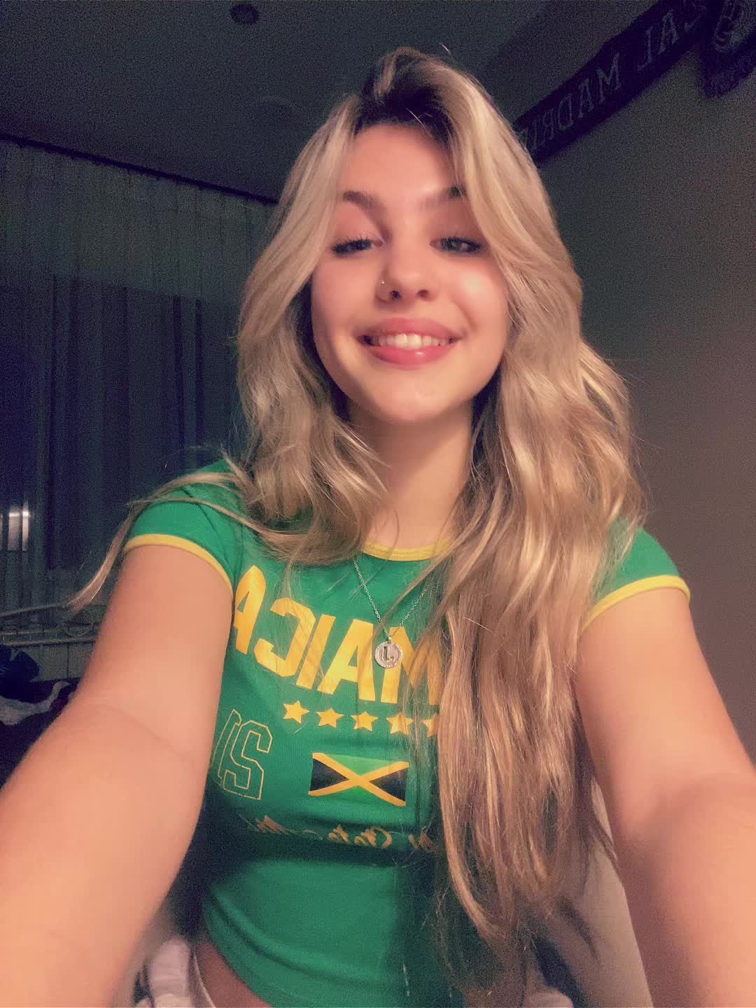 @jjuliacanaless