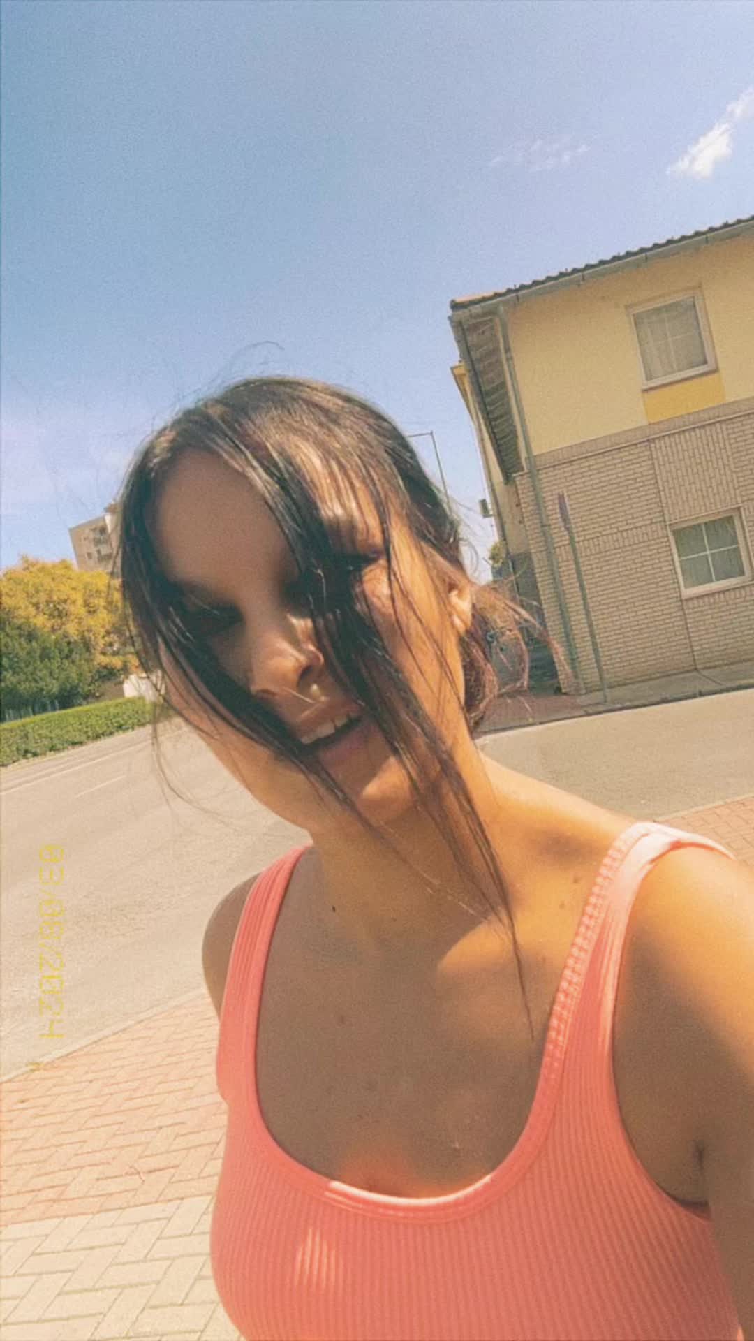 @mollykamoly