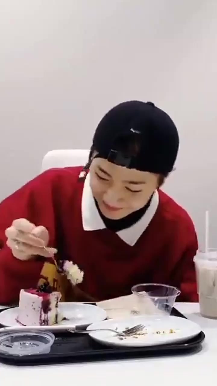 @𝓨𝓲𝓷𝓰𝓨𝓾𝓮. Hwang Jeongin