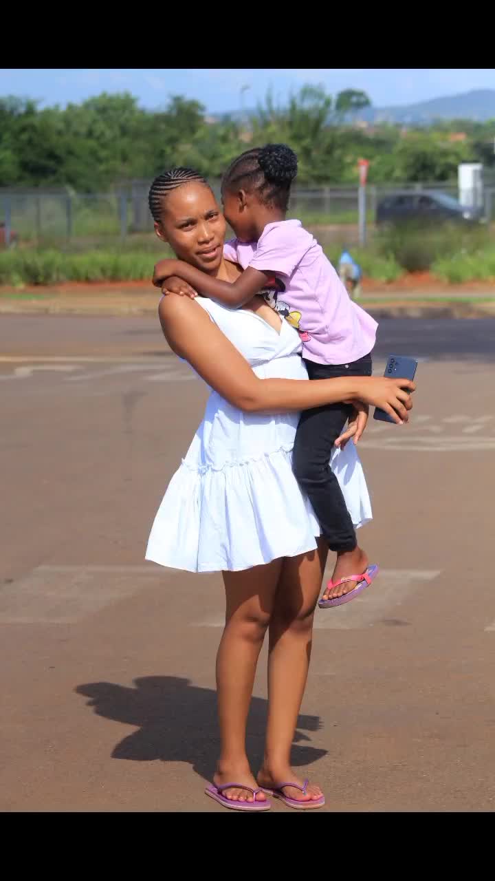 @YT: KRISIEY LOUW