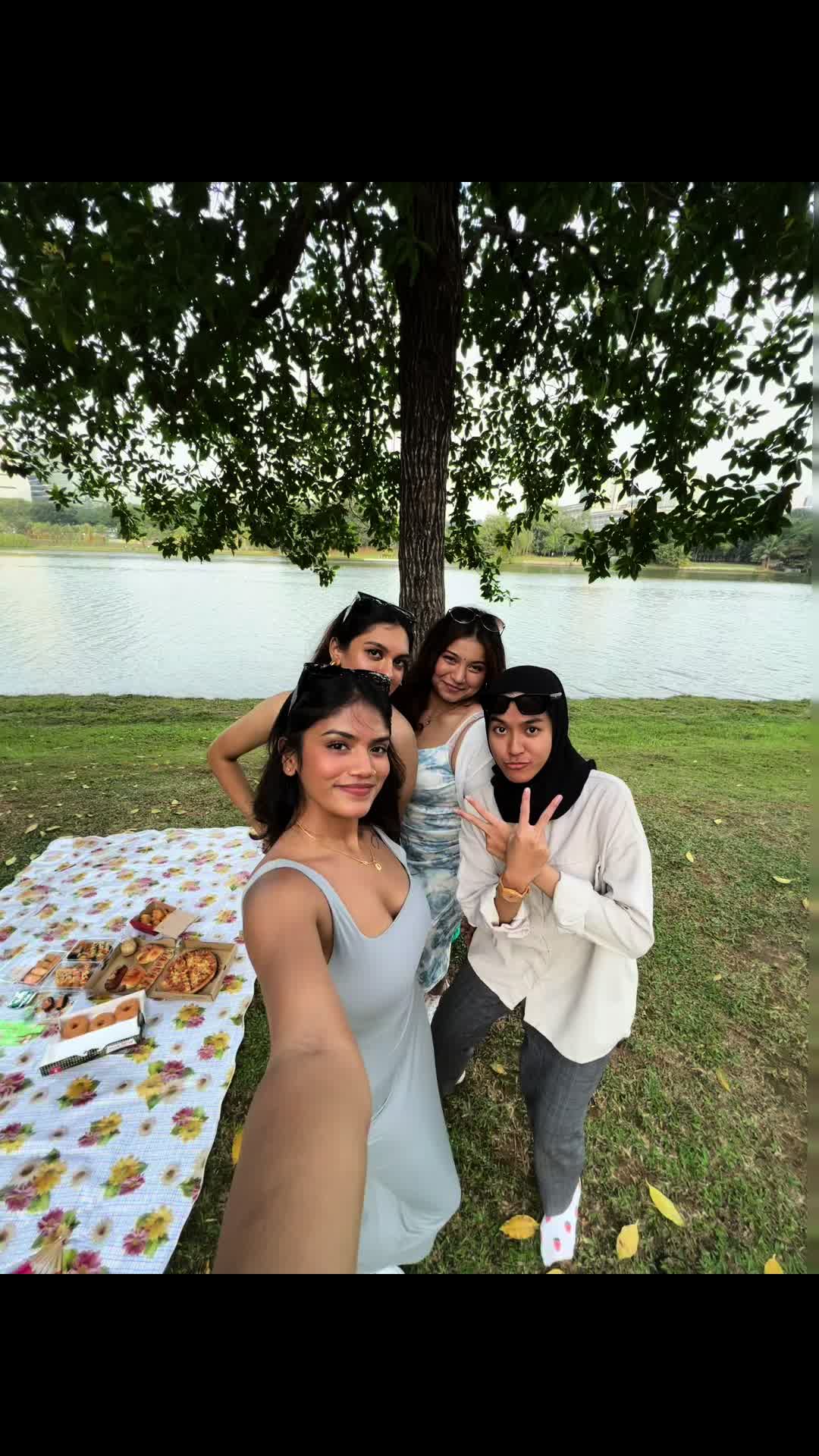 @Avi🦋