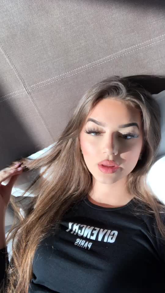 @Dzana