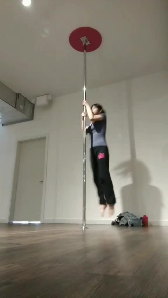 @Mari | Pole Dancer