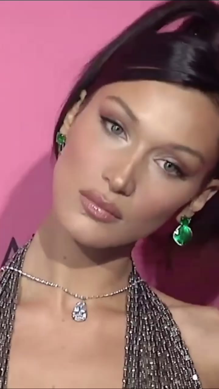 @Bella Hadid