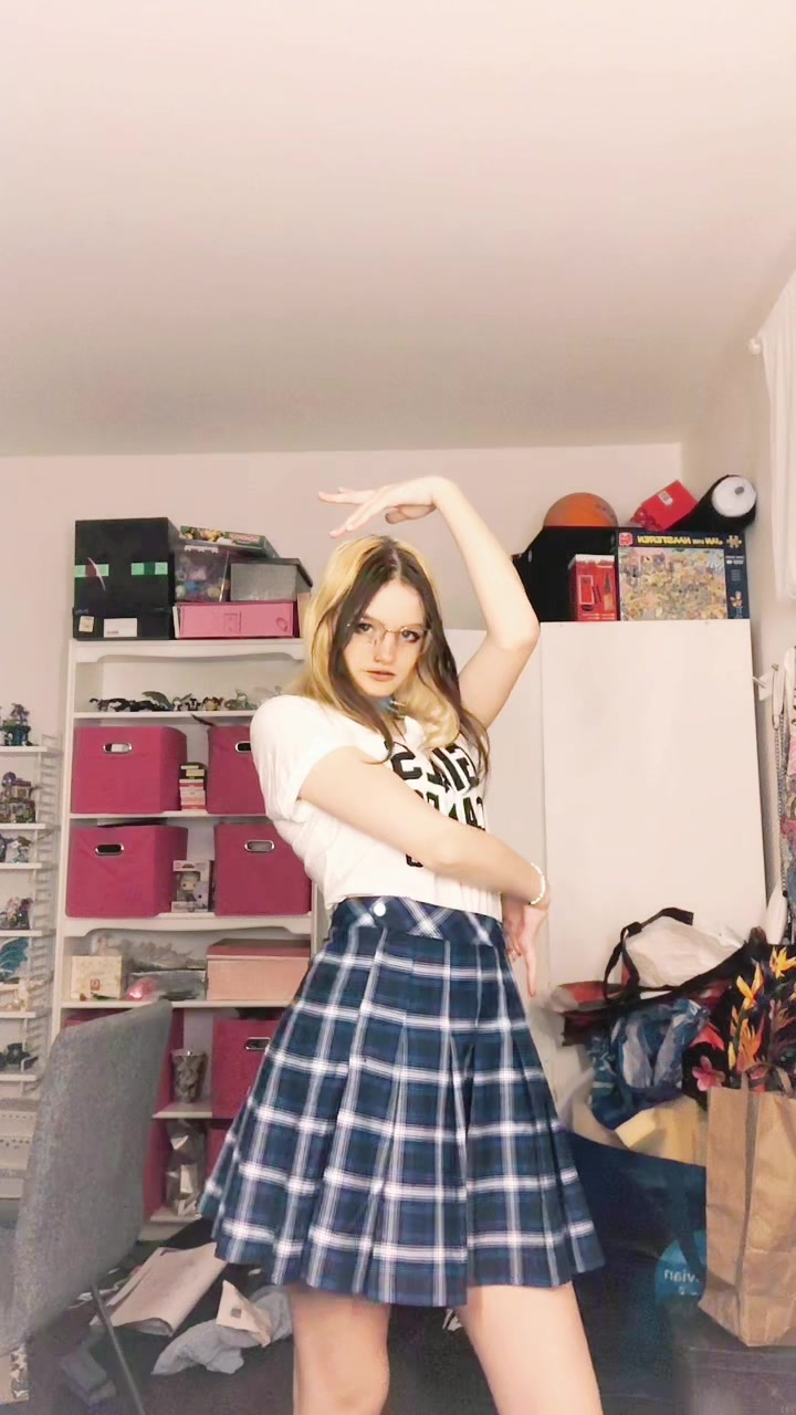 @VibbiCrystalWolf💠
