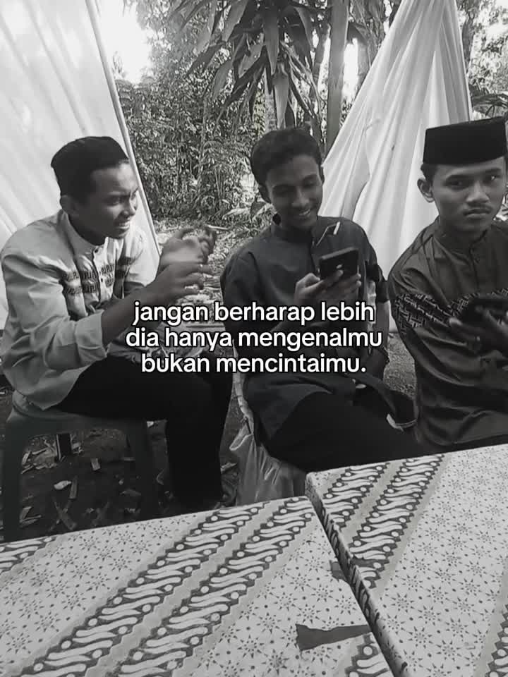 @H S N