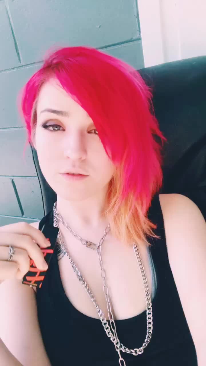 @VaporwaveVally🥀