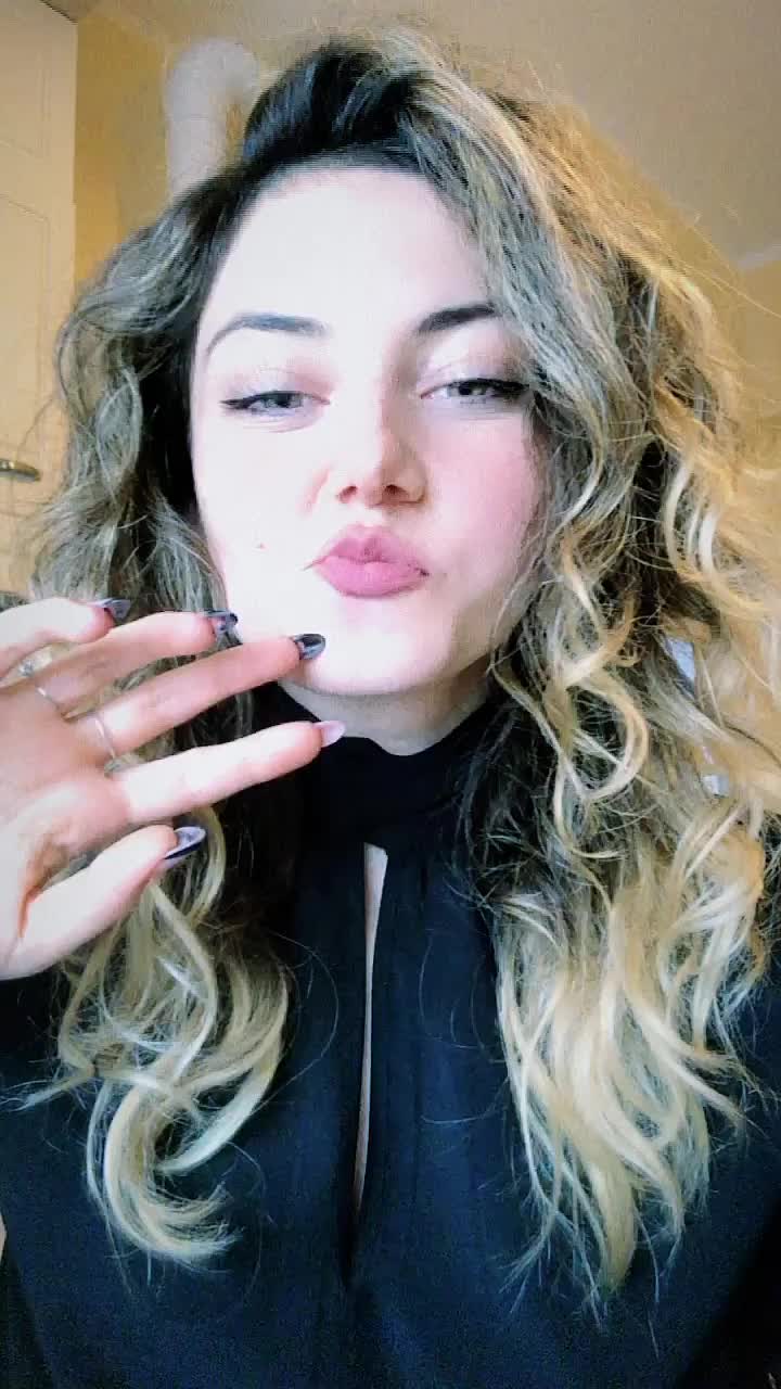 @𝔸𝐍𝔤𝕖𝕖 👩🏻&zwj;🦰