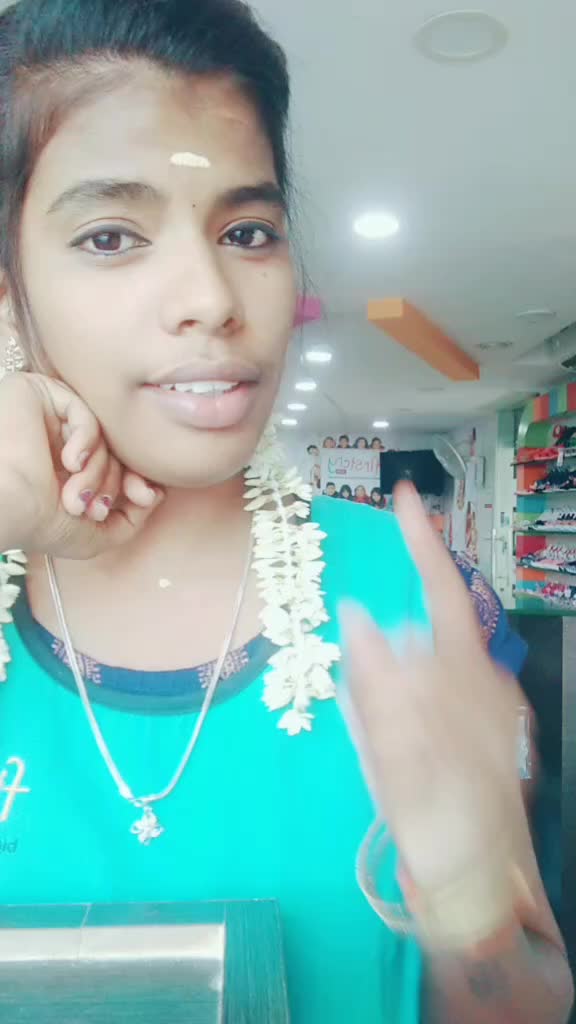 @Lovely aarthi😍