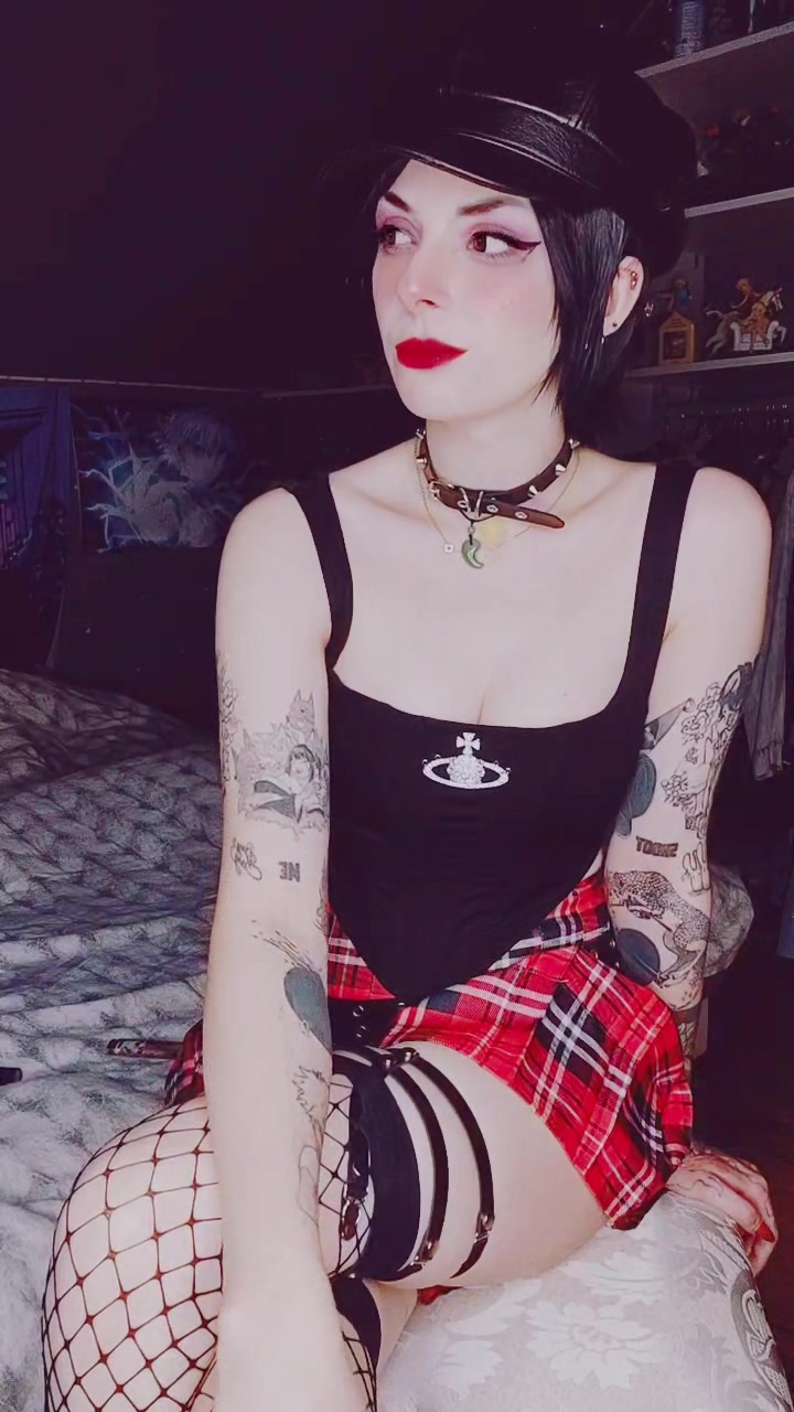 @sky.strayfox
