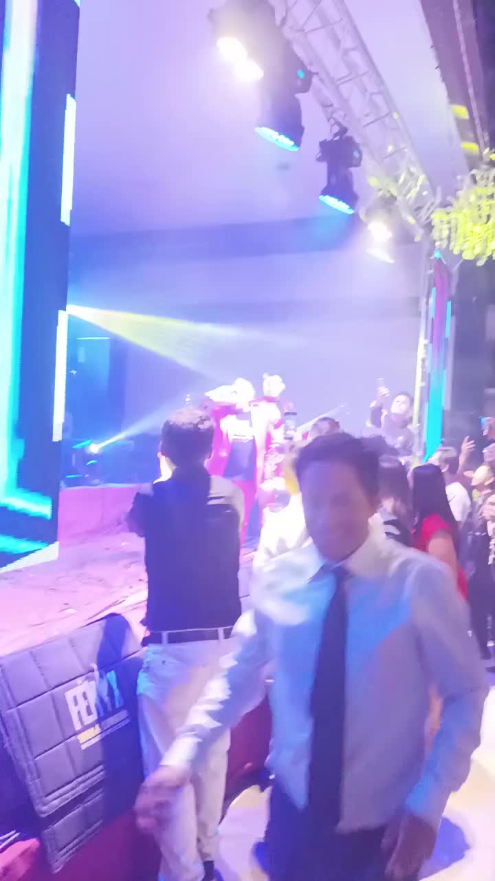 @jhovi