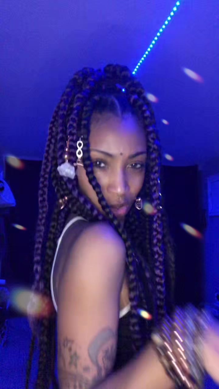 @Adriana Milan