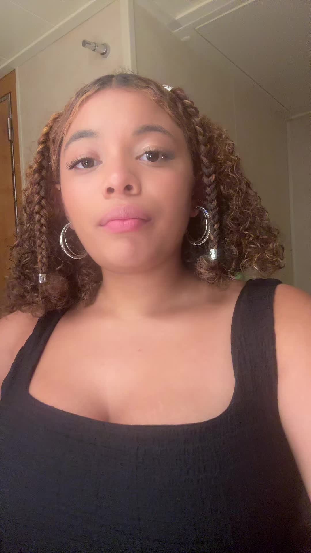 @Hi my name is janaya