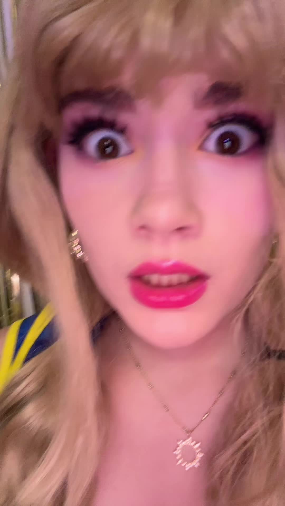 @Bee<3 (Spam)