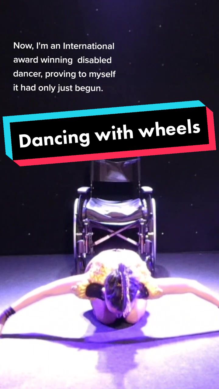 @LittlePeachesBurlesque