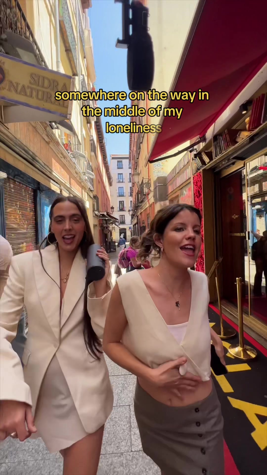 @la𝓼 hind𝓼