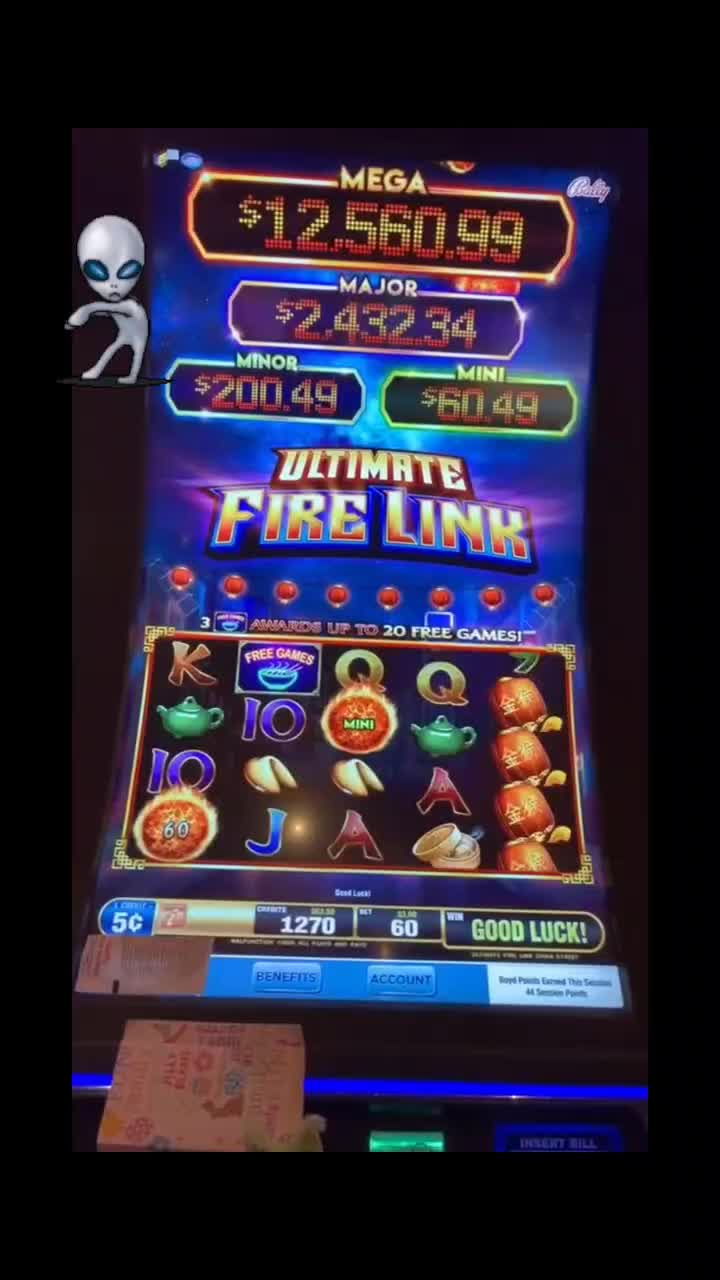 @Pearl&rsquo;s Crocs n&rsquo; Slots
