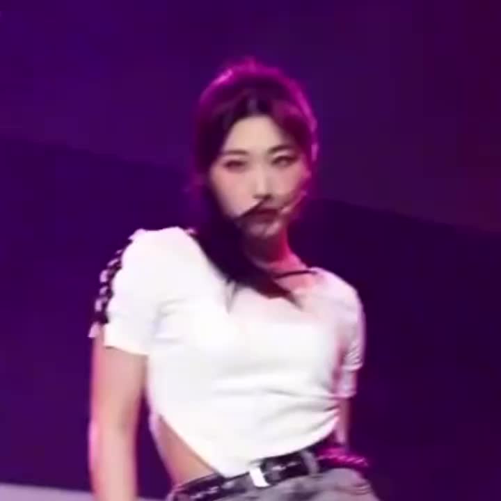 @(>▽<)