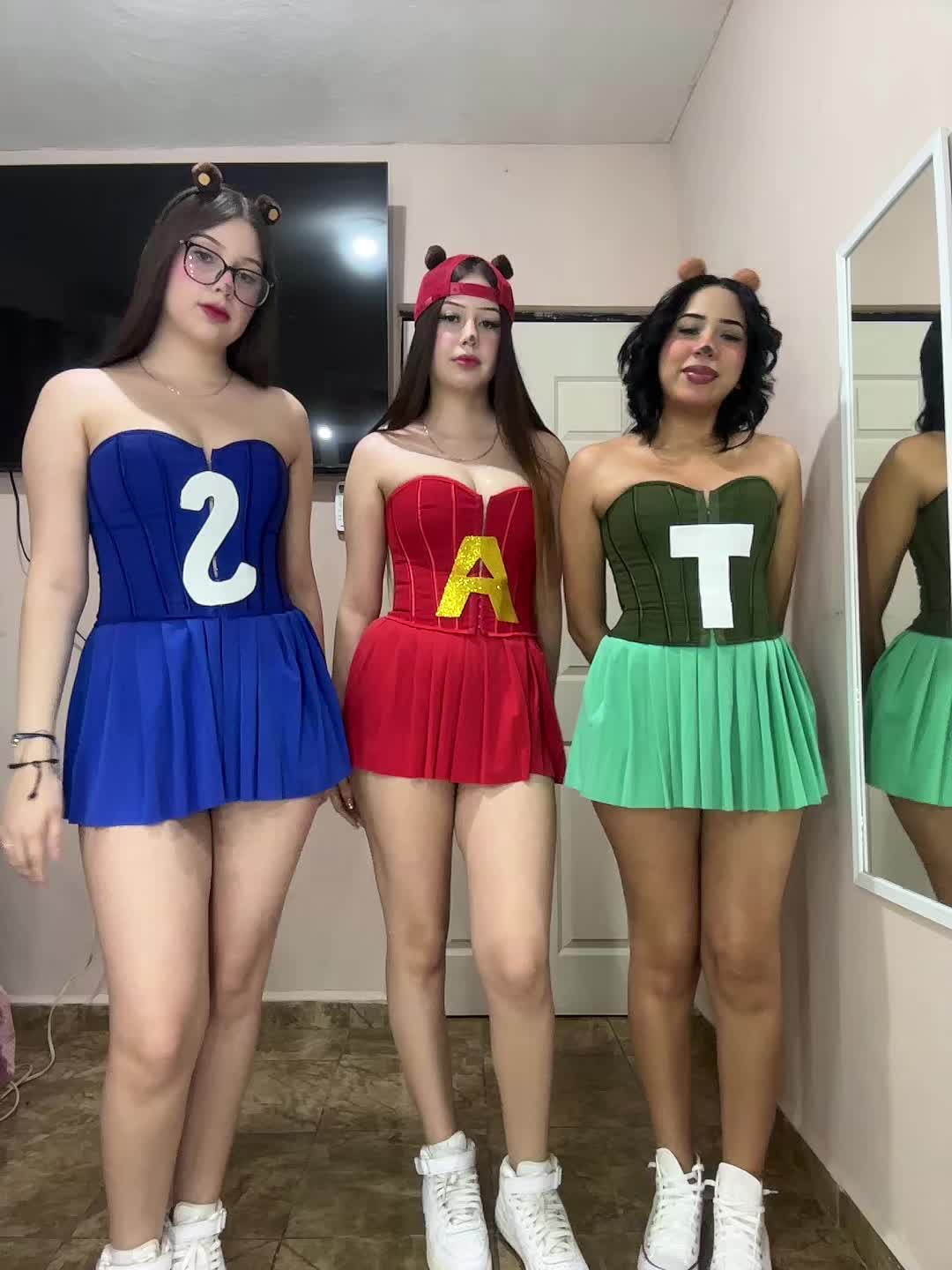 @Isa&ensp;y&ensp;Disa