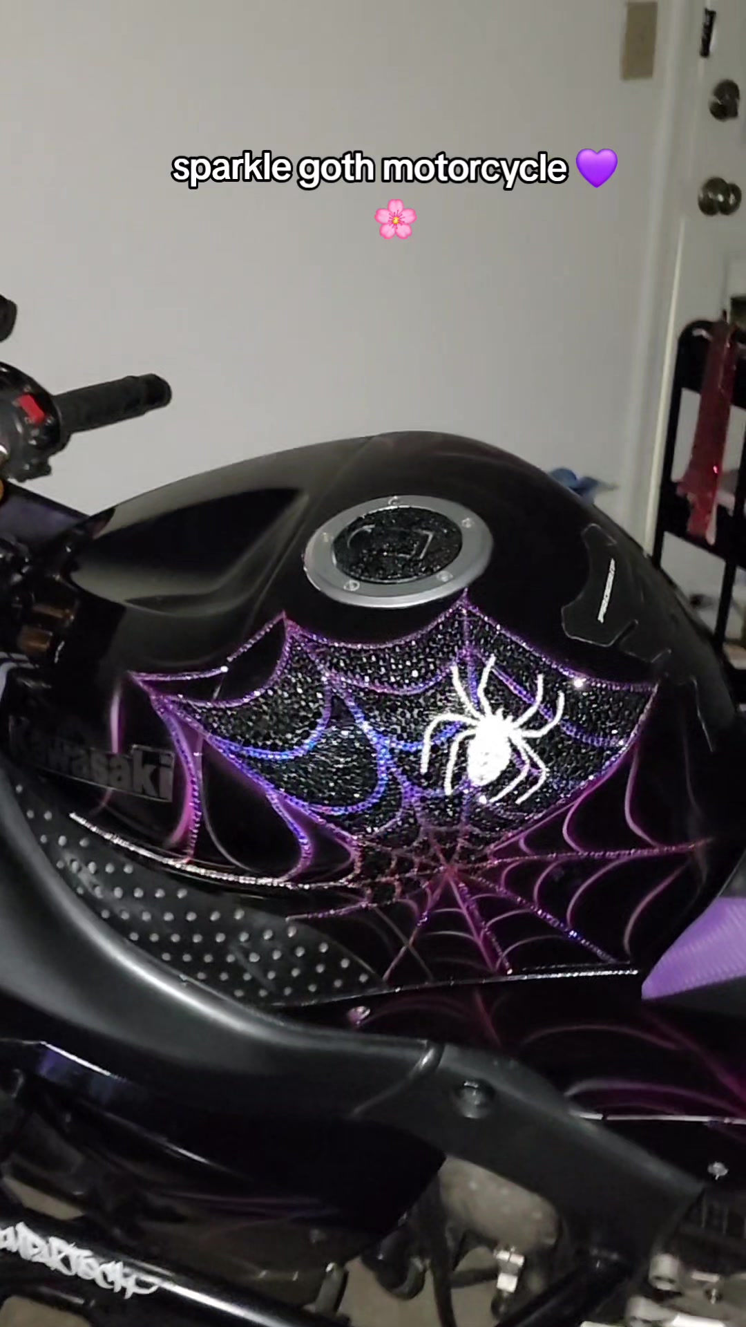 @Glitter Kittie 🇫🇮🦇