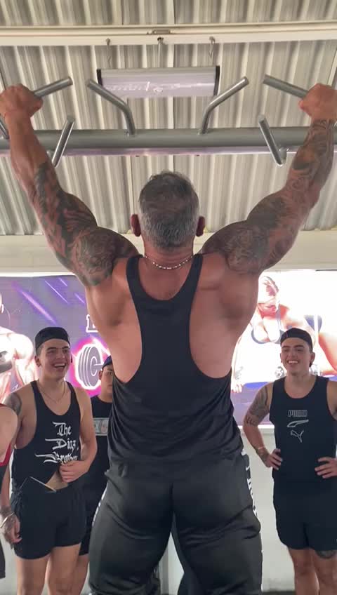 @Leo Flores IFBB PRO
