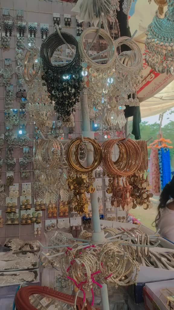 @EARRINGS IN YOUR AREA