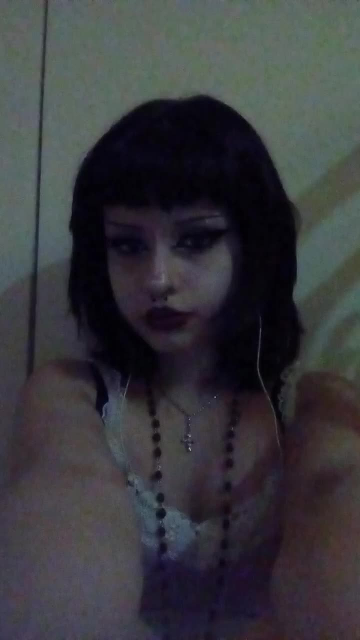 @lilly ✟☠︎︎