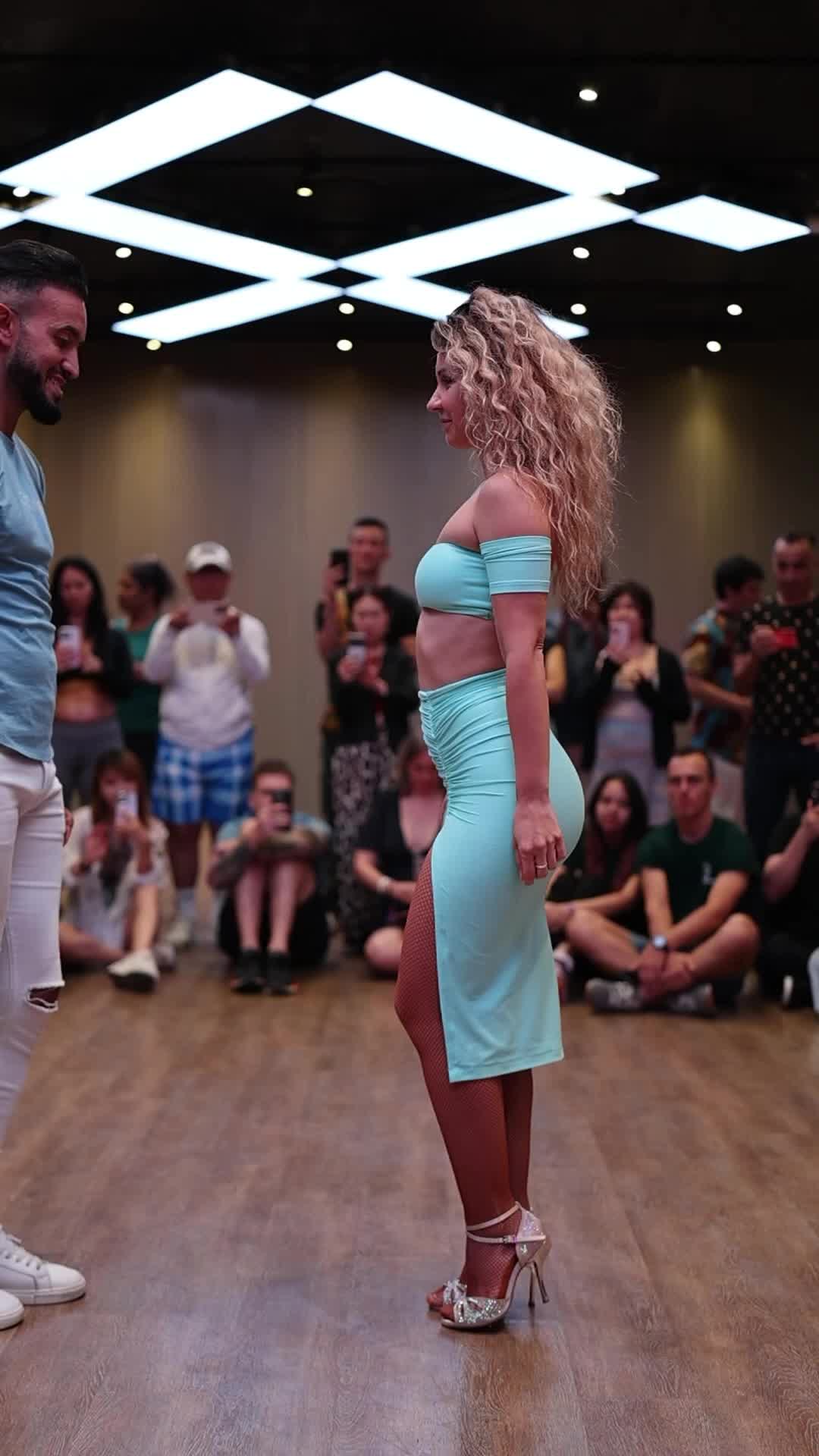 @Oksana Sidorska