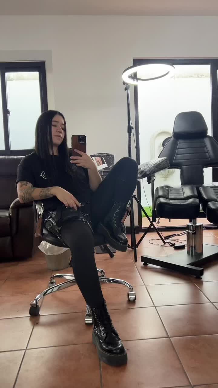 @Izzi Tattoo