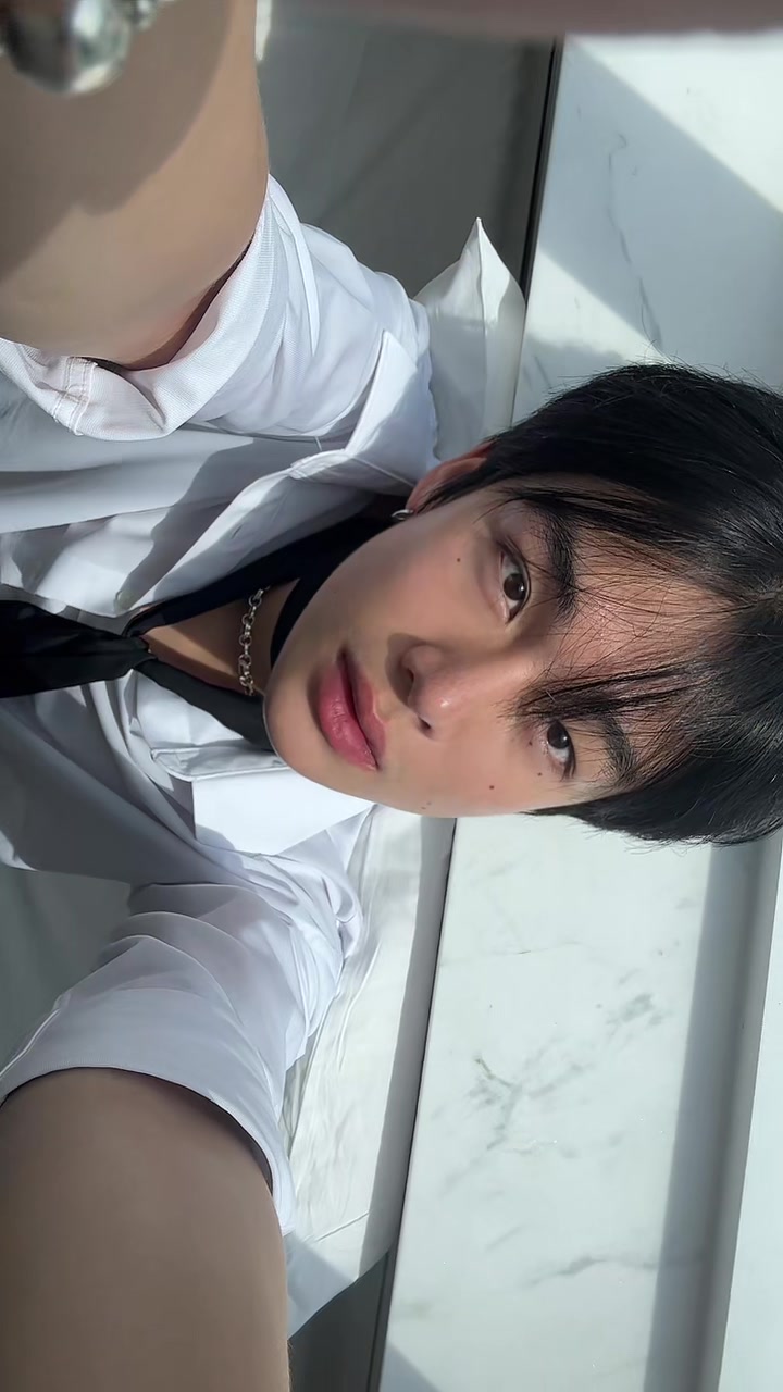@이건우