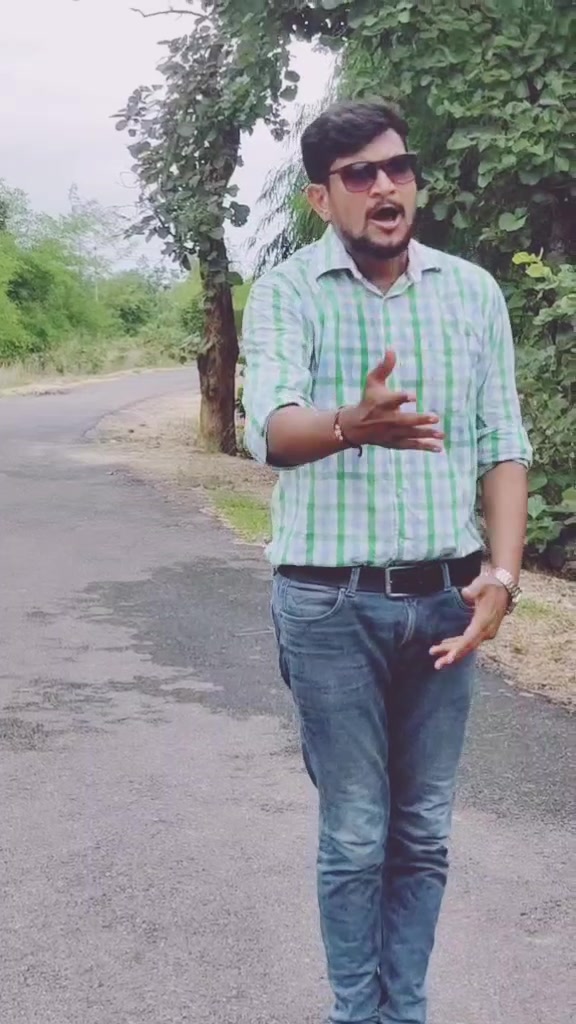 @Mr_Dhanush😀