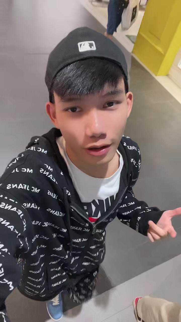 @🤍🦈