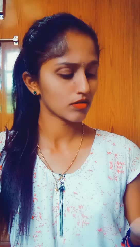 @👑PRIYA💜