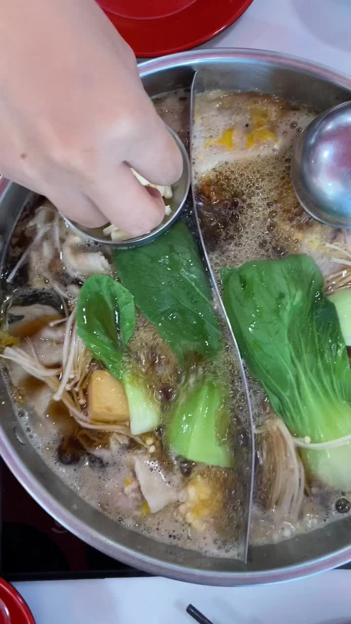 @Chompoo