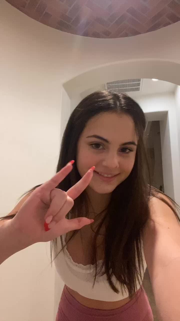 @sarabellaharris
