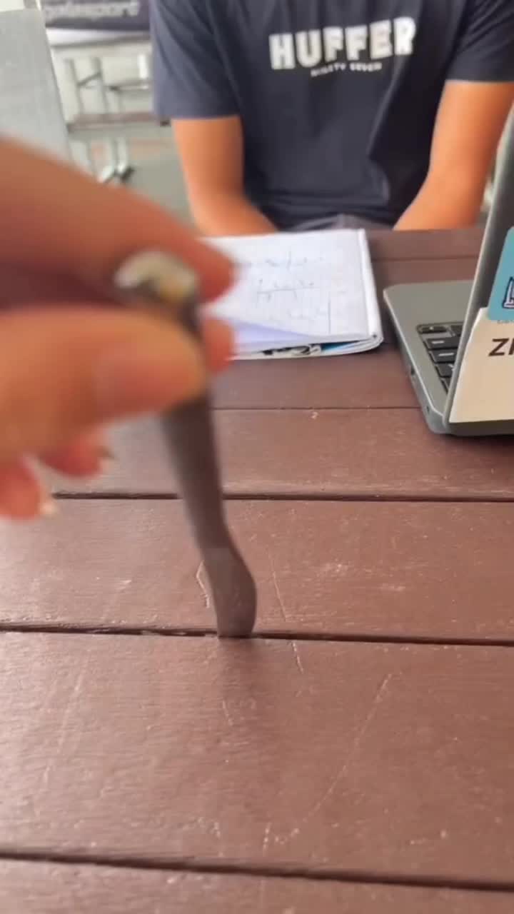 @<33