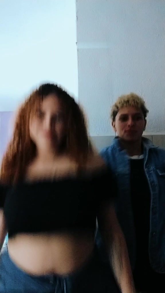 @Lari Magalh&atilde;es
