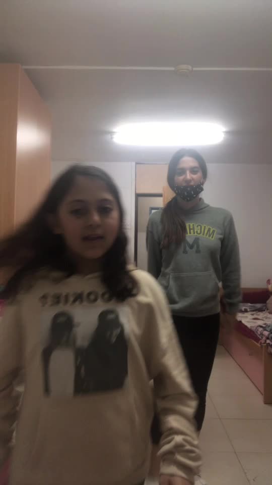 @tzivia