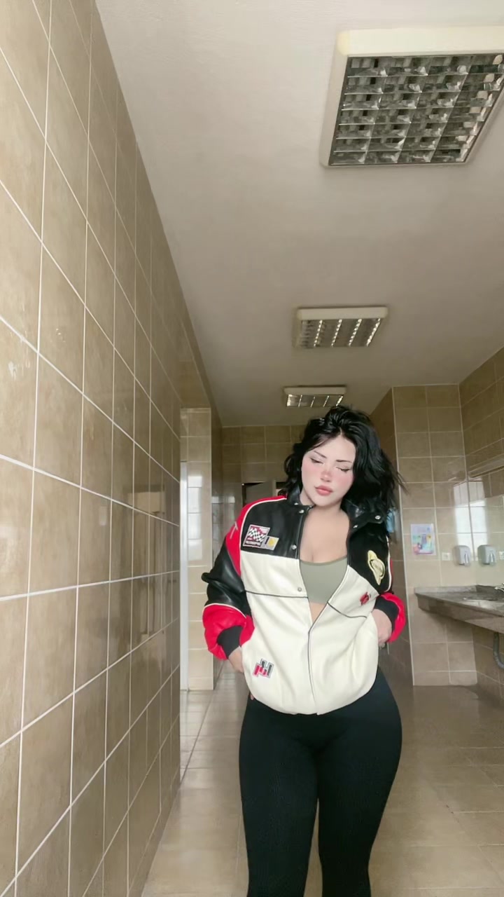 @melekwhhoo
