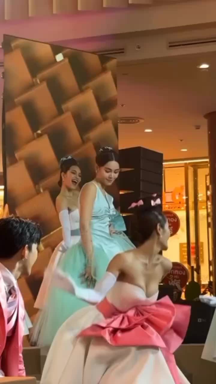 @อุรัสยา