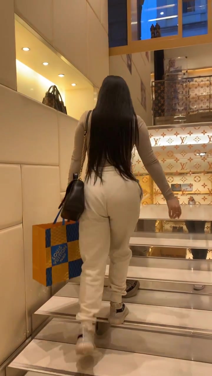 @ℳ𝒾𝒸𝒽𝑒𝓁𝓁𝑒 𝜗𝜚