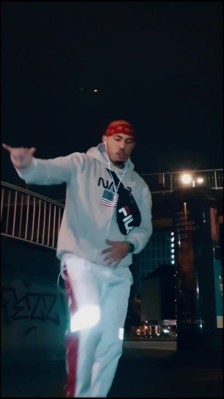 @Manuel Bailando