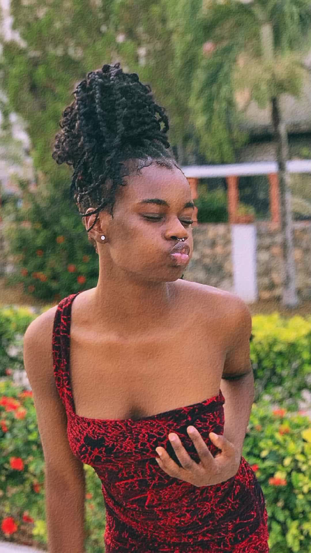 @mollyawele