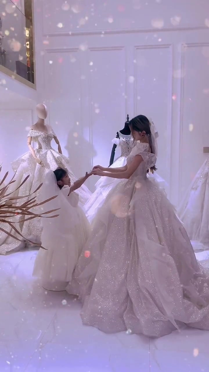 @Bridal Dresses