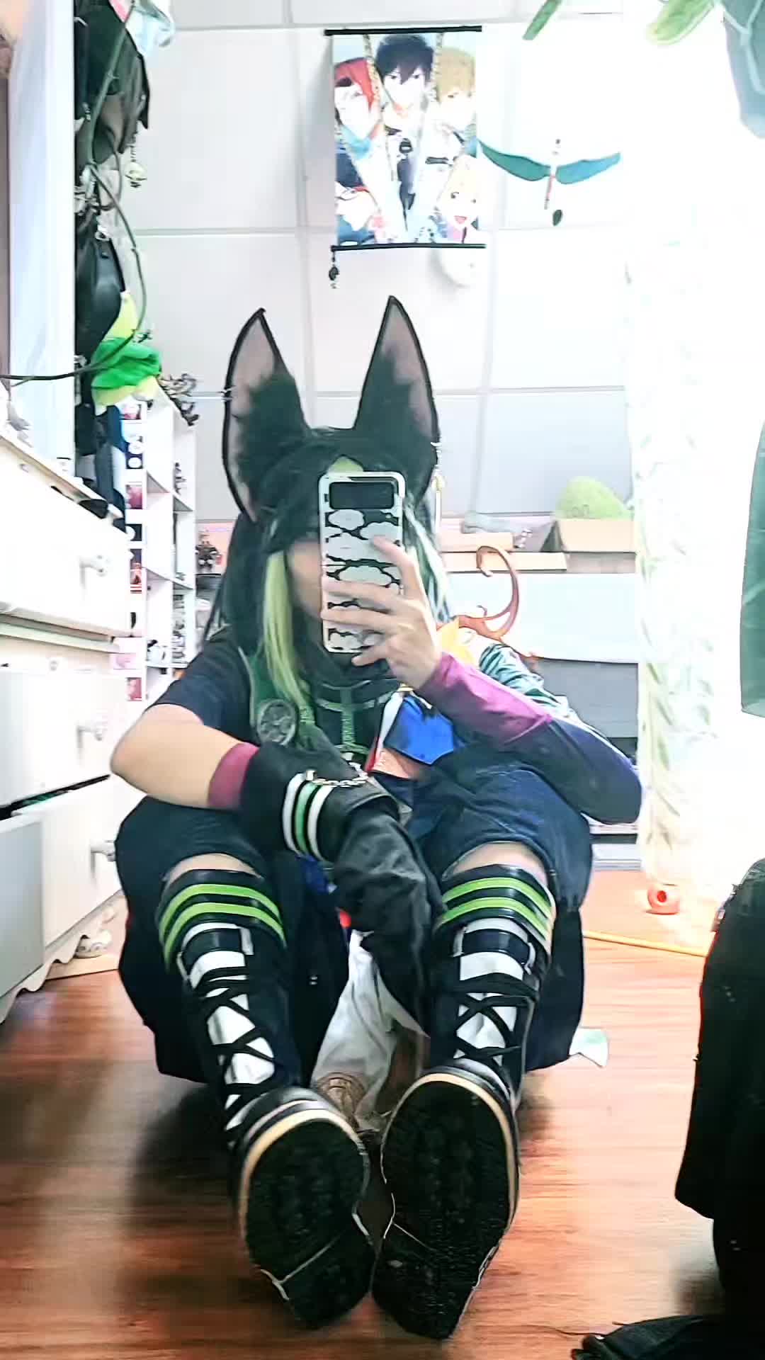 @&times; SӨM&Lambda; &times;